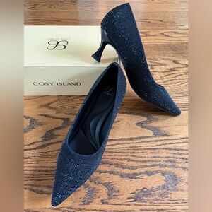 NWT- Cosy Island Women's Black EternalPace Diamond Pointed Toe Heeled Pump
